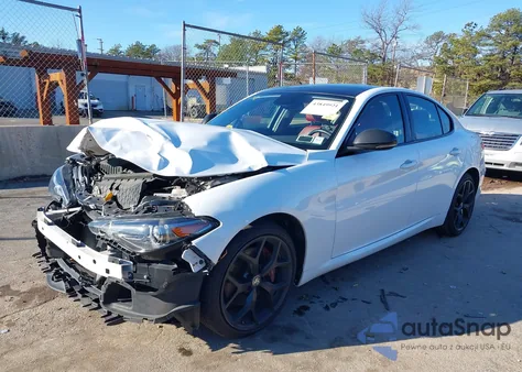 2019 Alfa Romeo Giulia Ti Sport Awd z USA, uszkodzony, nr VIN ZARFANBNXK7614812